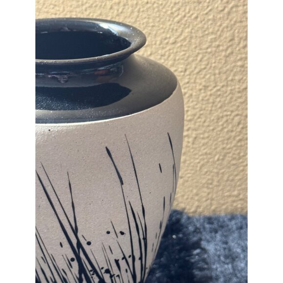 Pottery Ceramic Vase With Abstract Grass Design  Artist Signed Black And Cream - Picture 3 of 9
